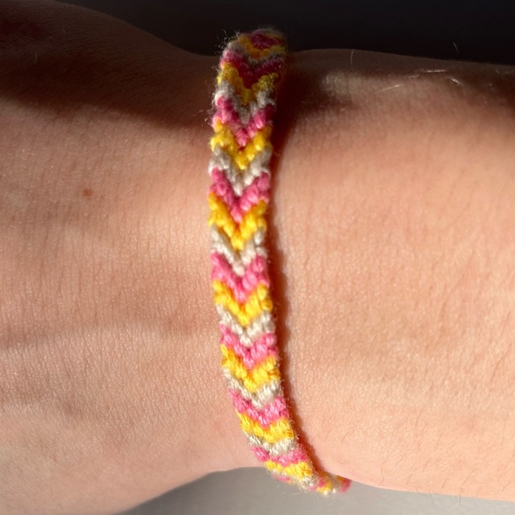 Handmade woven dainty chevron/arrow bracelet pink orange beige - Picture 2 of 3